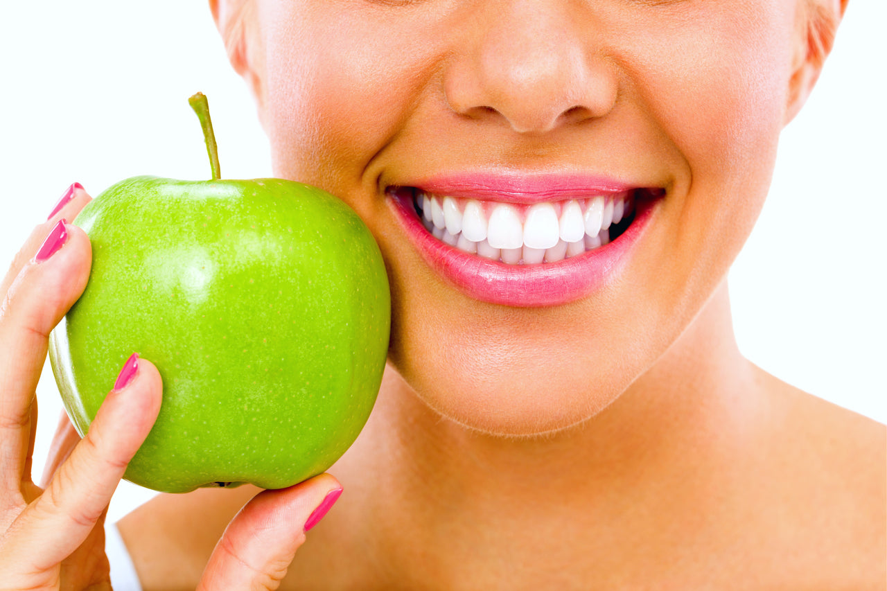 4 astuces hyper simples et méconnues pour des dents blanches et saines